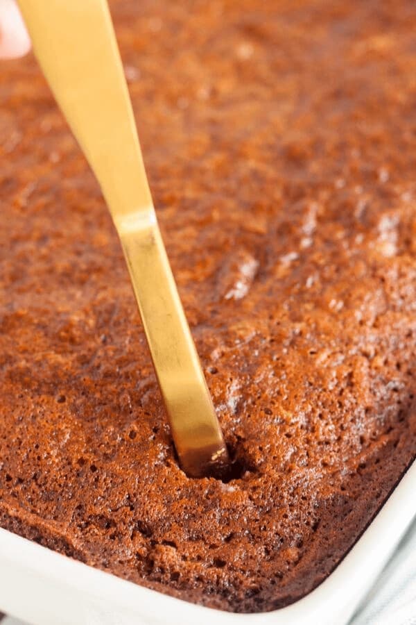 Using end of butter knife to poke holes in cake